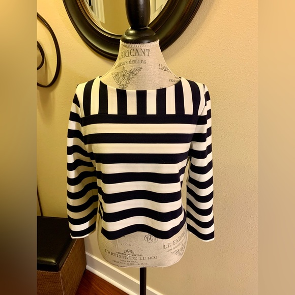 LN TALBOTS ADORABLE NAUTICAL LOOK. HITS AT WAIST. PAIR W/WHITE JEANS OR SHIORTS - Picture 6 of 10